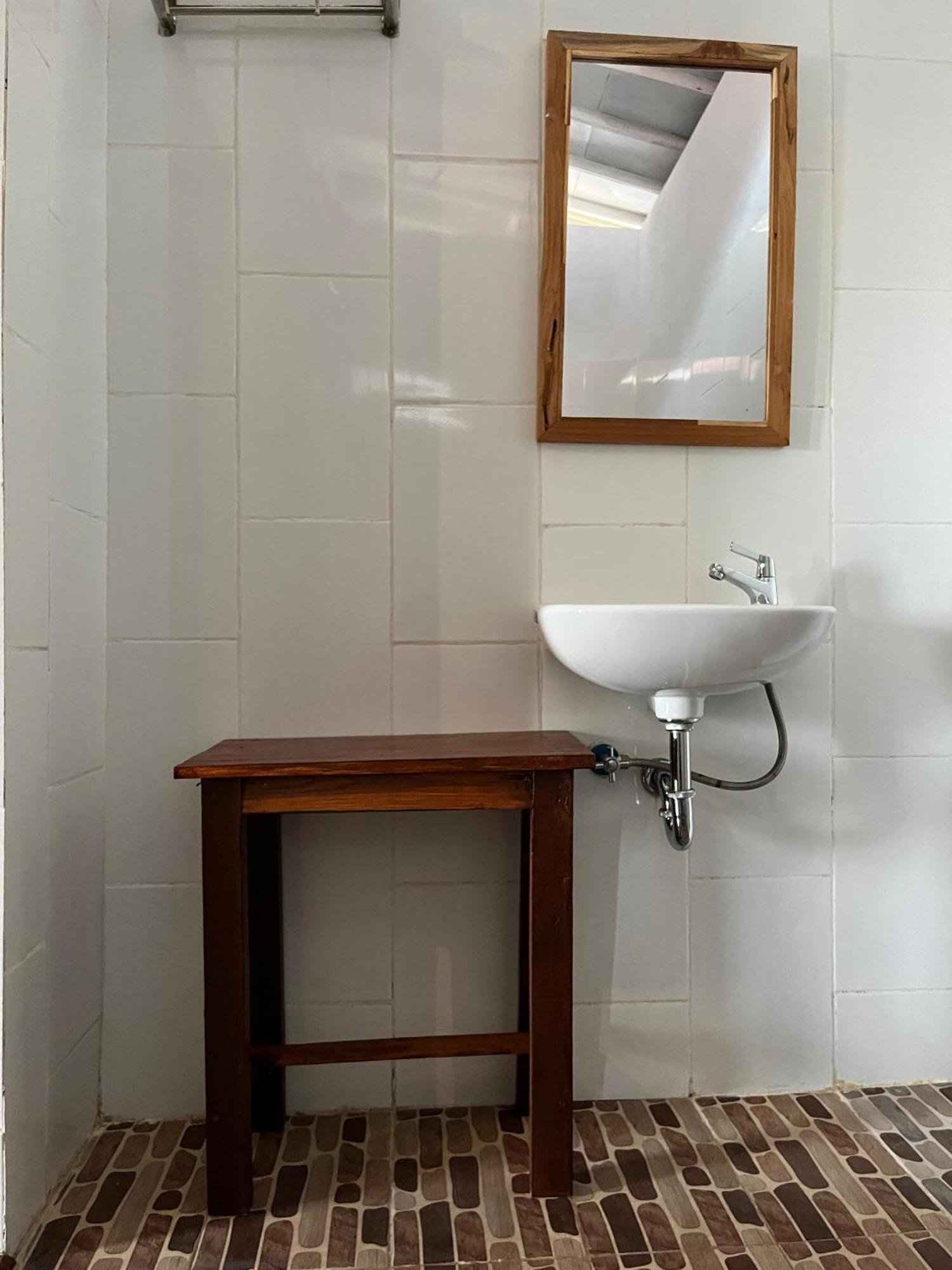 D Sebuluh Bungalow Batumadeg Phòng bức ảnh